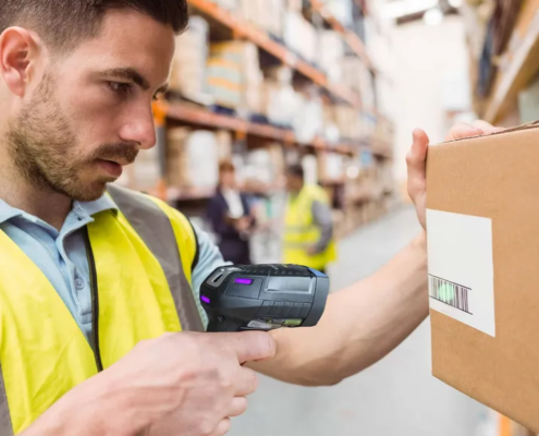 PowerScan9600 RFID - Paket wird gescannt im Lager
