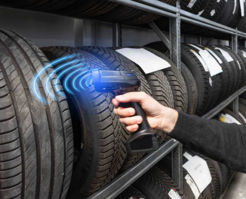 PowerScan9600 RFID - Reifen werden gescannt im Lager